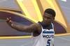 朝球迷竖中指🖕NBA官方：爱德华兹因场上不雅手势被罚3.5万美元